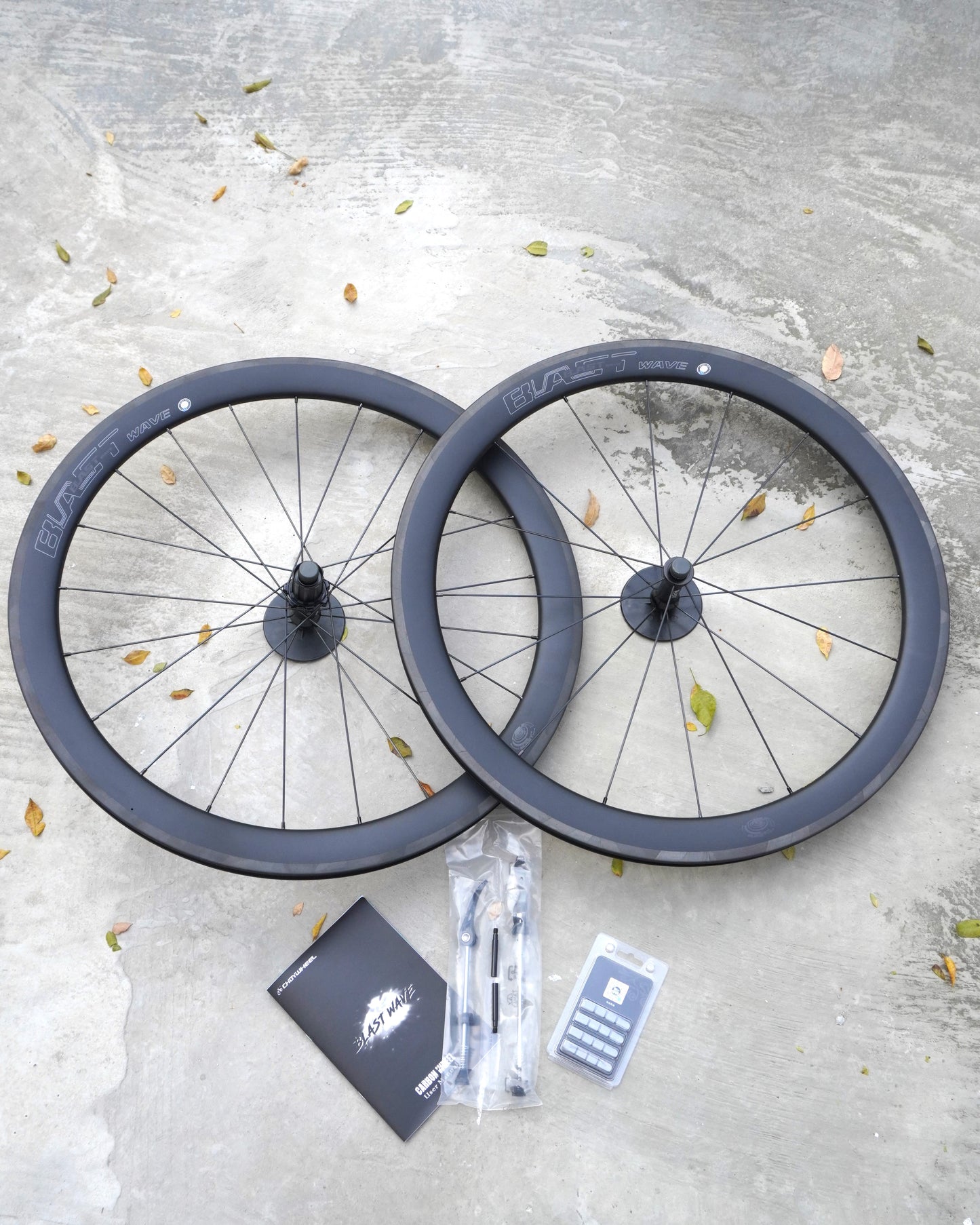 Blast Wave 700C T700 碳纖維圈剎輪組 (BW-V26)~黑標/ Blast Wave 700C T700 Carbon Rim Wheelset (BW-V26)~Black Label