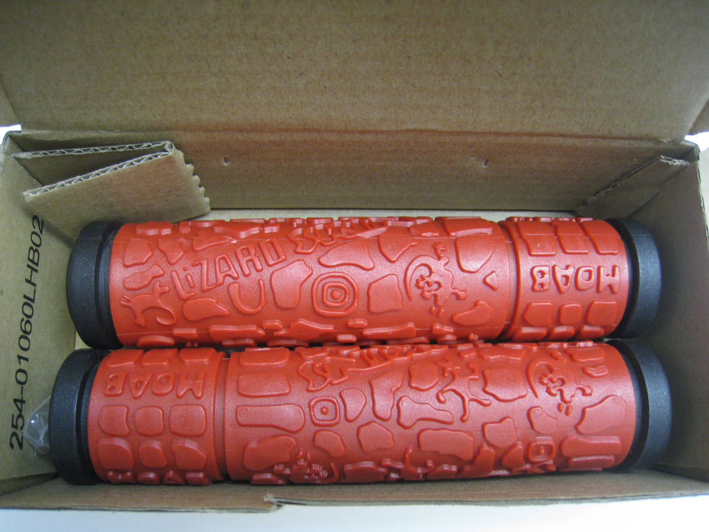 Lizard Skins MOAB 手筒~紅黑色 / Lizard Skins MOAB GRIP~RED