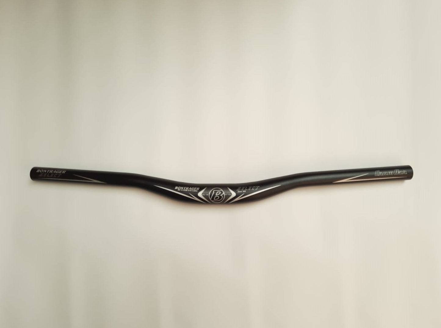 *BONTRAGER SELECT 31.8 MM mountain bike curved head~560MM length 25MM height/ *BONTRAGER SELECT 31.8 HANDLEBAR